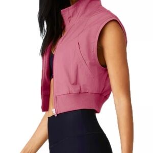 Alo In Motion Vest In Mars Clay